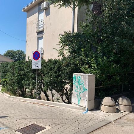 Sanela- Apartman Za Bezbrizan Odmor Crikvenica Exteriör bild