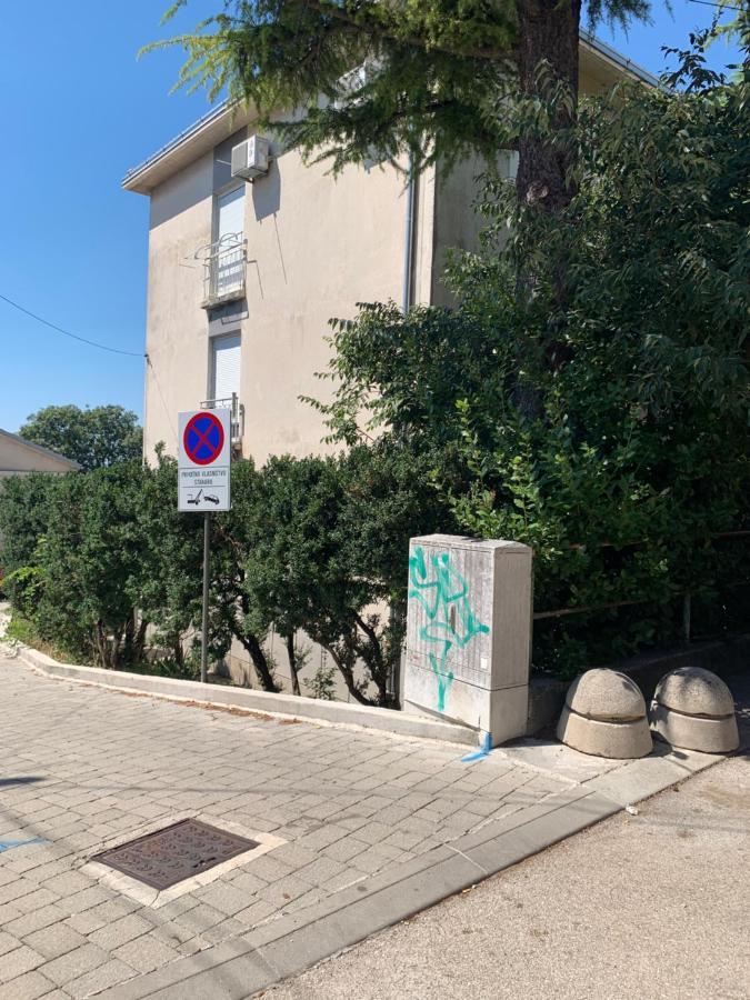 Sanela- Apartman Za Bezbrizan Odmor Crikvenica Exteriör bild
