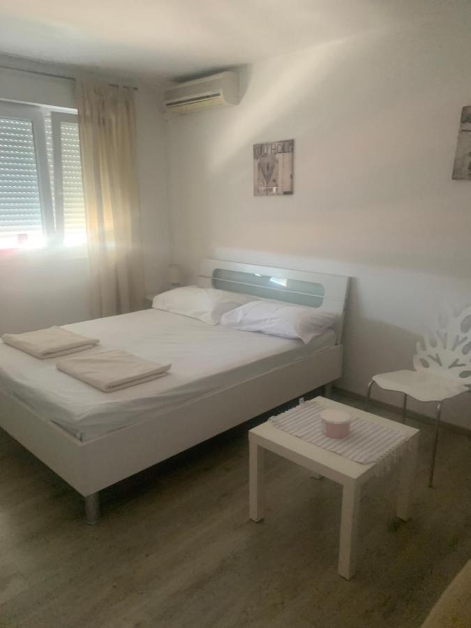 Sanela- Apartman Za Bezbrizan Odmor Crikvenica Exteriör bild